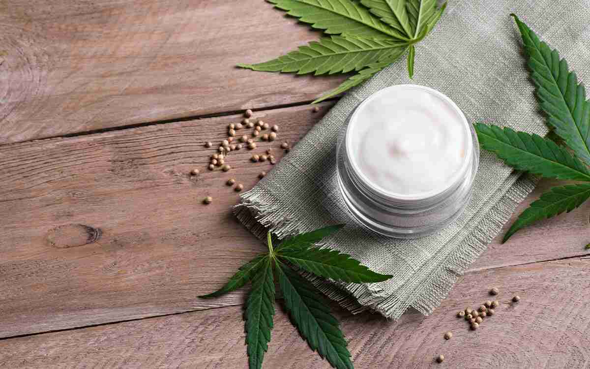 Pomata miracolosa per dolori: scopri la crema antinfiammatoria al CBD
