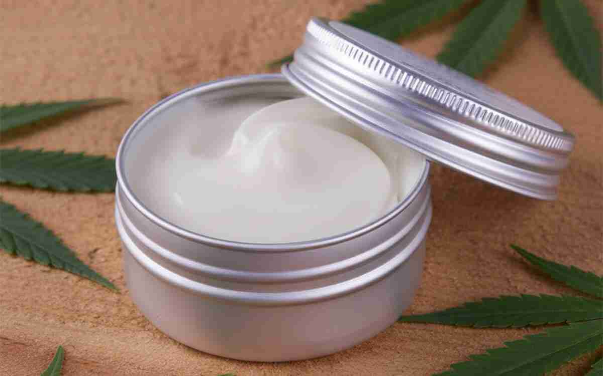 Crema screpolature piedi: idratante per piedi secchi e screpolati