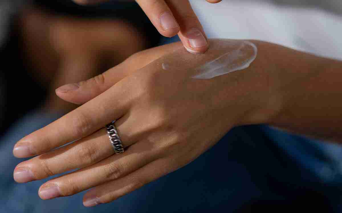 Crema per mani screpolate secche e screpolate 100% naturale